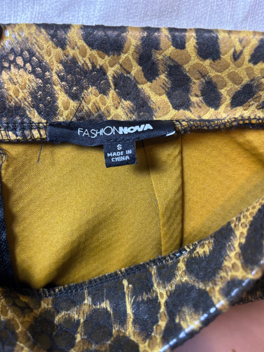 Fashion Nova Leopard Print Snakeskin Faux Leather Slit Mini Skirt Size S Small - Picture 5 of 5